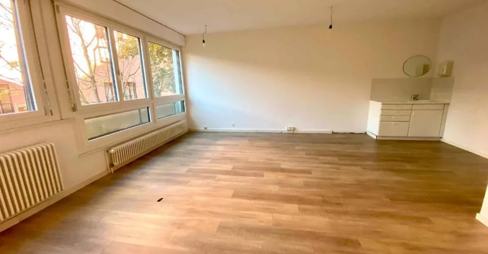 Bureaux à la rue du Village-Suisse 10