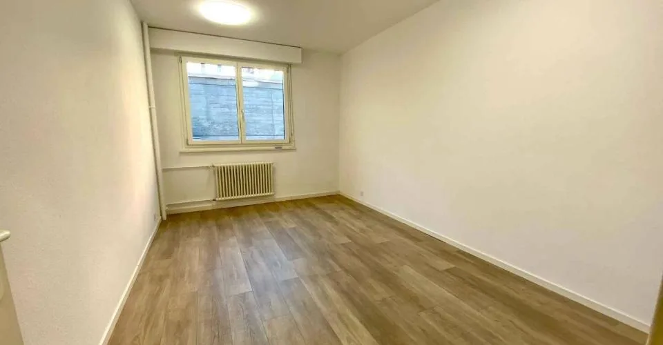 Bureaux à la rue du Village-Suisse 10