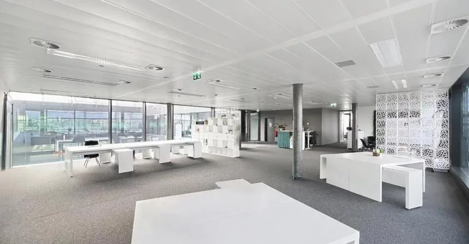Magnifique espace de travail attique de 570m2 au coeur du Lignon