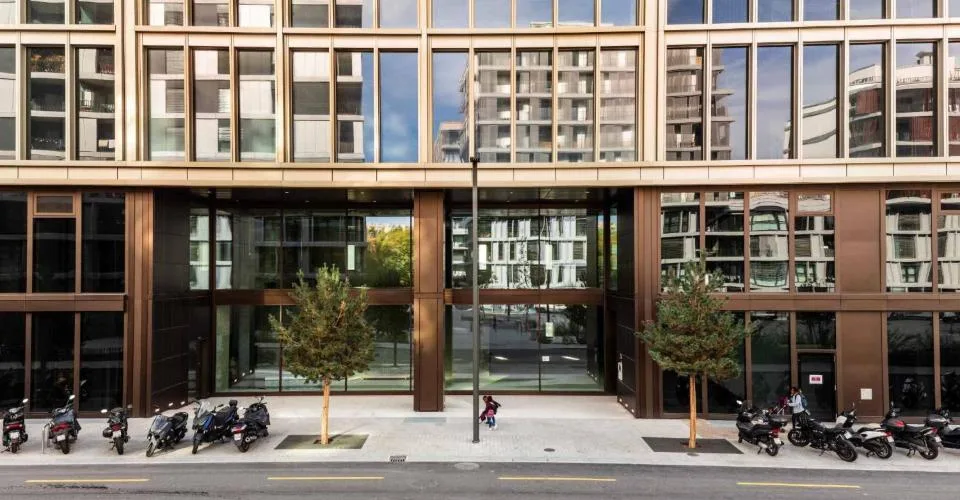 À louer – Bureaux bruts à aménager au Quartier de l'Étang