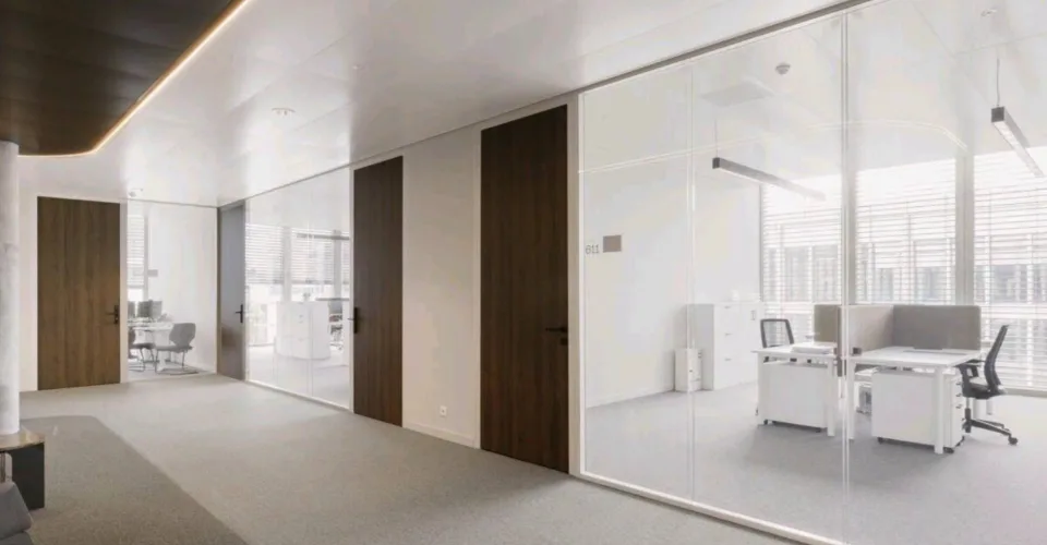 À louer – Bureaux bruts à aménager au Quartier de l'Étang