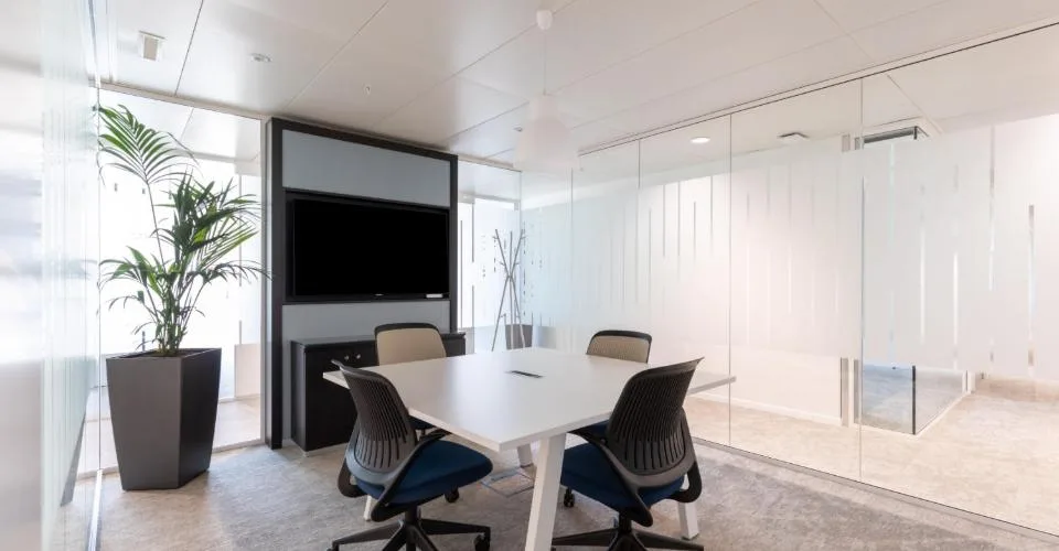 Bureau privé pour 3 à Regus Pont Rouge