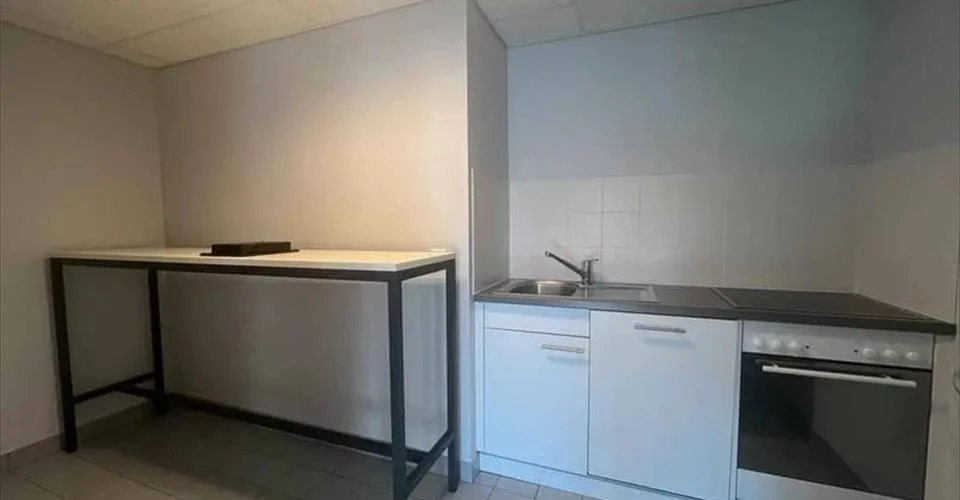 Bureaux aménagés à proximité de l'aéroport