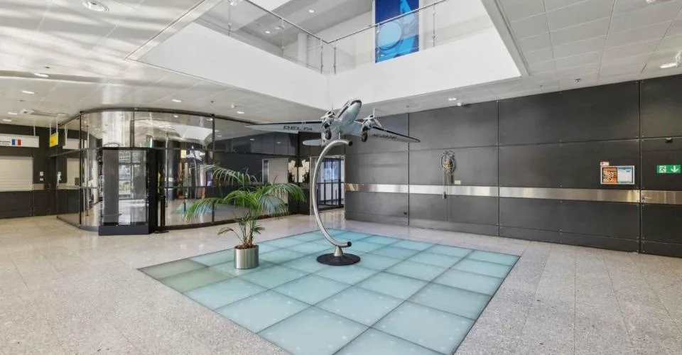 Meyrin - Aéroport - CHF 350.--m2-an - Surface de Bureaux d'environ 164m2