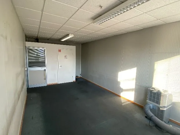 Bureaux de 183 m² à louer – espaces modulables avec salle de conférence