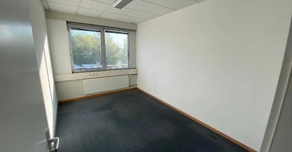 Bureaux de 183 m² à louer – espaces modulables avec salle de conférence