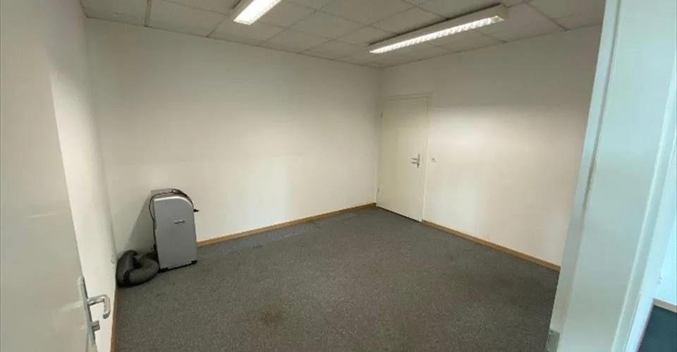 Bureaux de 183 m² à louer – espaces modulables avec salle de conférence