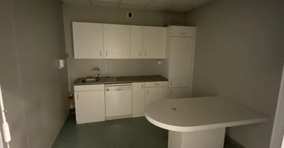 Bureaux de 183 m² à louer – espaces modulables avec salle de conférence
