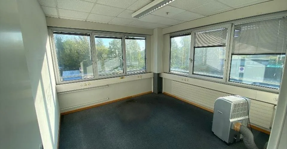 Bureaux de 183 m² à louer – espaces modulables avec salle de conférence