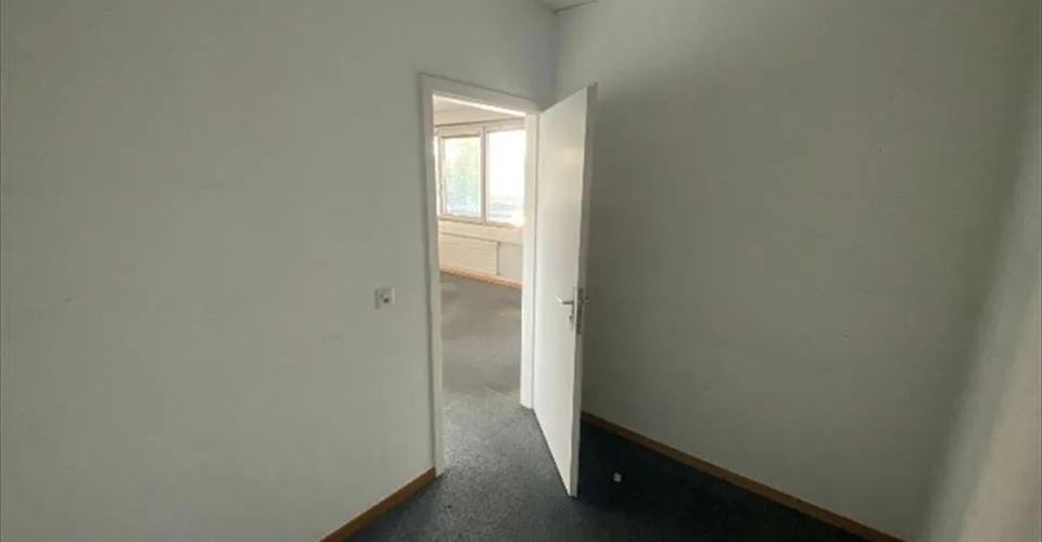 Bureaux de 183 m² à louer – espaces modulables avec salle de conférence