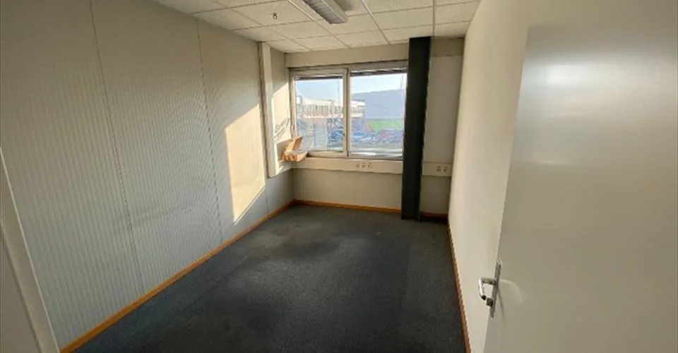 Bureaux de 183 m² à louer – espaces modulables avec salle de conférence