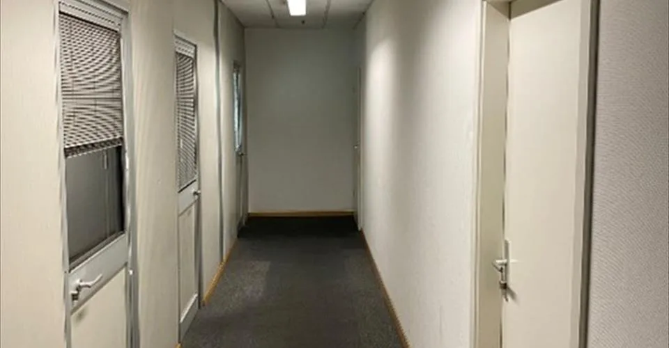 Bureaux de 183 m² à louer – espaces modulables avec salle de conférence