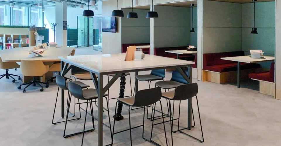 Bureau design pour 10 à Spaces Quartier de l'Étang