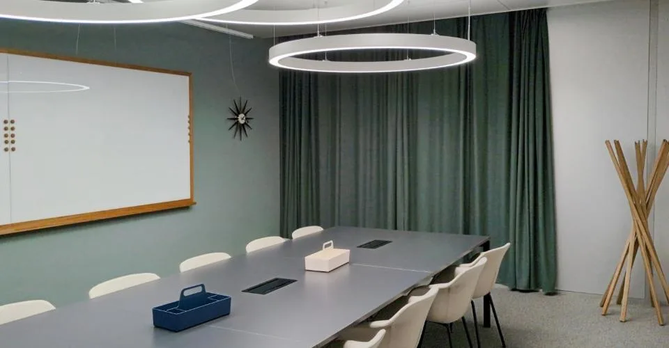Bureau design pour 10 à Spaces Quartier de l'Étang
