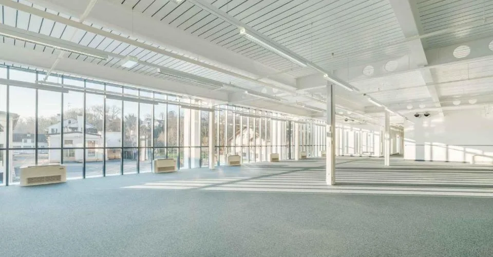 VERSOIX - 6'177m2 - CHF 250.--m2-an - Surfaces Administratives & Technologiques