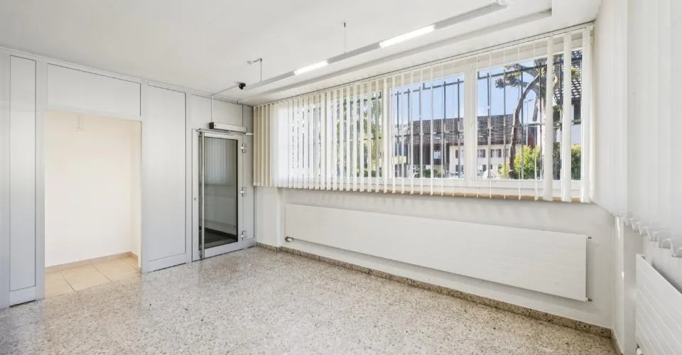 Spacieux bureaux à louer à Develier