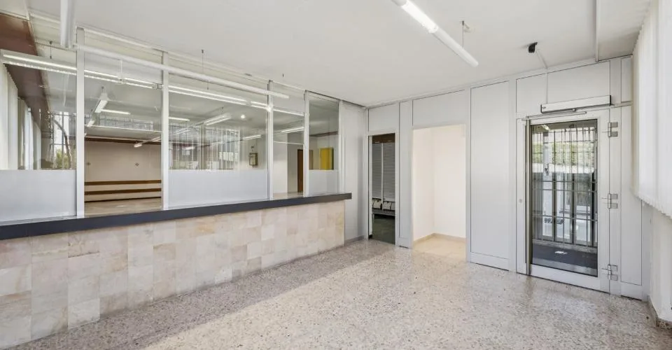 Spacieux bureaux à louer à Develier