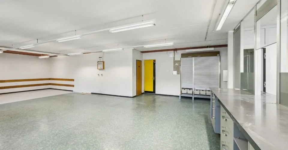 Spacieux bureaux à louer à Develier