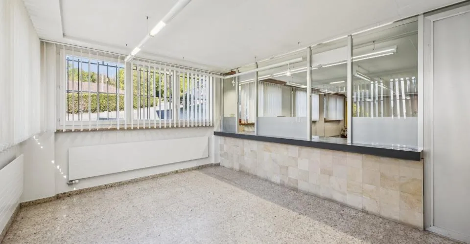 Spacieux bureaux à louer à Develier