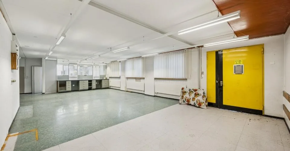 Spacieux bureaux à louer à Develier