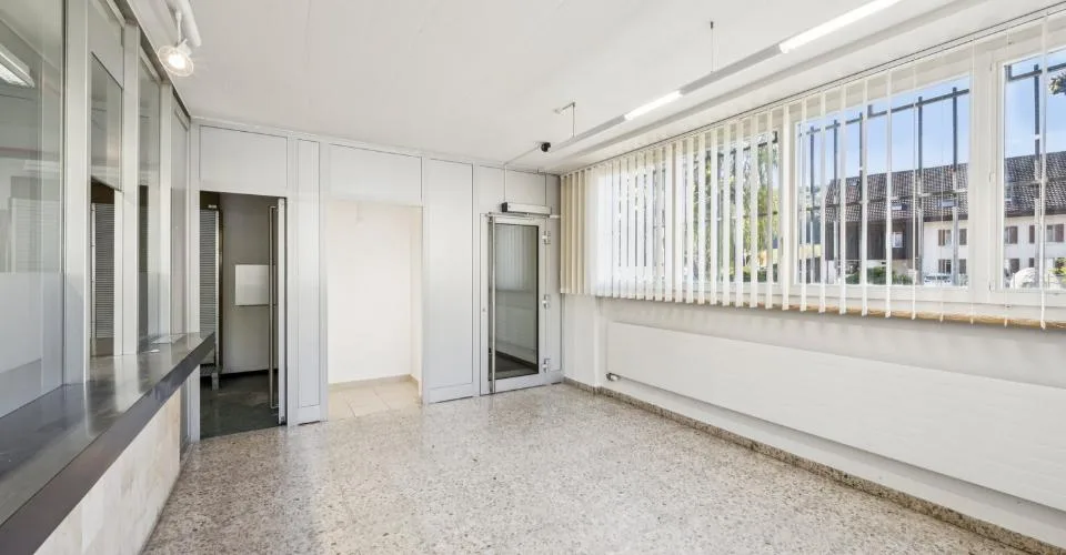 Spacieux bureaux à louer à Develier
