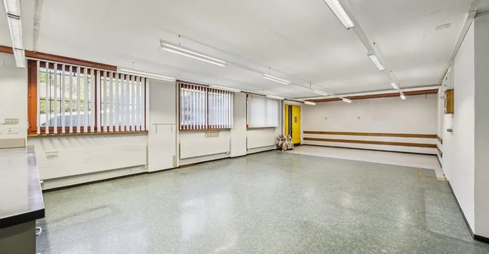 Spacieux bureaux à louer à Develier