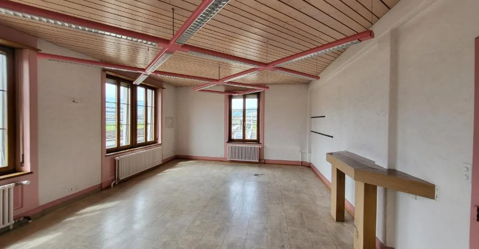 Surface de bureau idéalement située en gare de Delémont