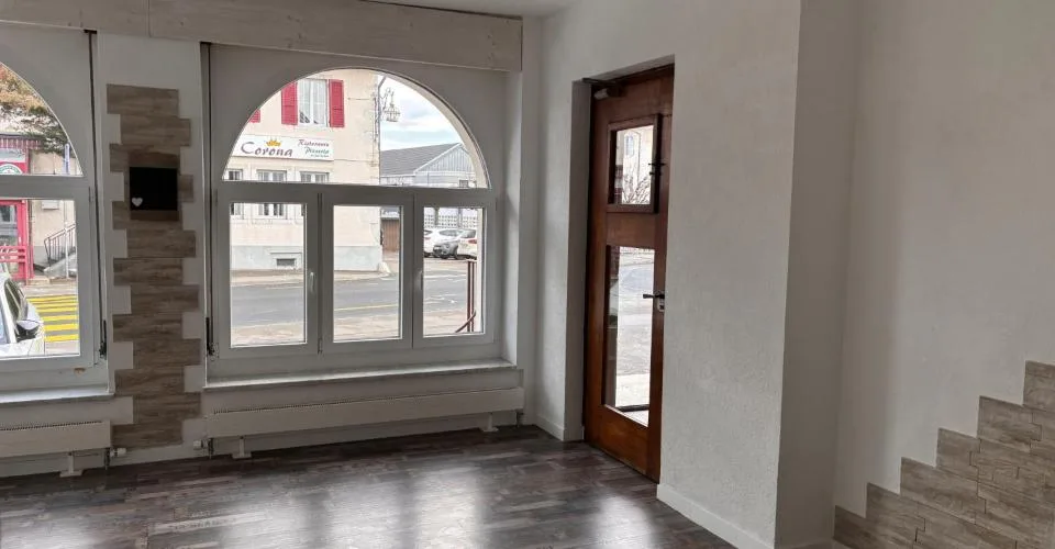 Bassecourt - local pour commerces ou bureaux en plein centre