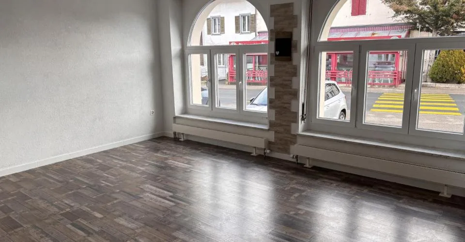 Bassecourt - local pour commerces ou bureaux en plein centre