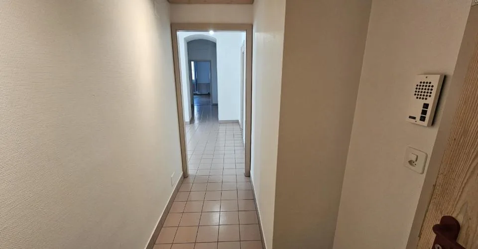 À louer à Delémont dans le centre historique 1 bureau de 4 pièces