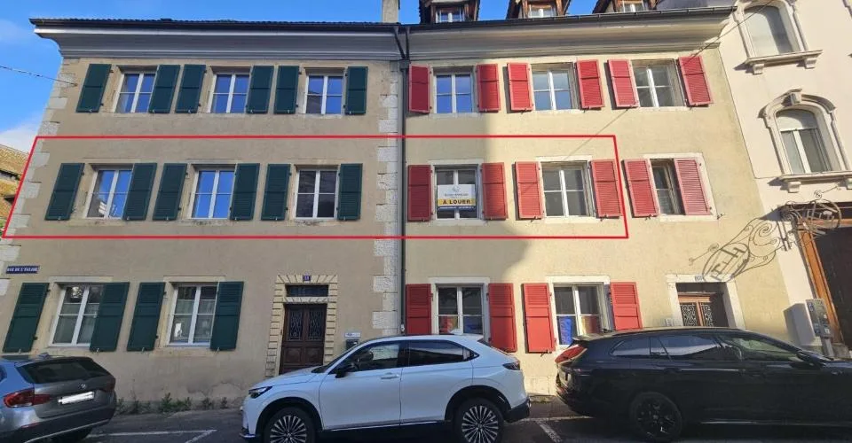 À louer à Delémont dans le centre historique 1 bureau de 4 pièces