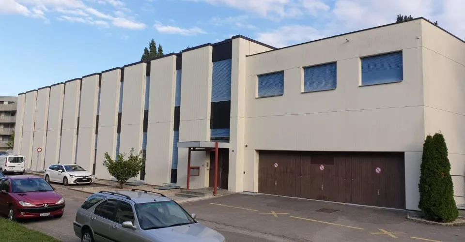 Grandes surfaces de bureaux dans un immeuble calme et bien situé