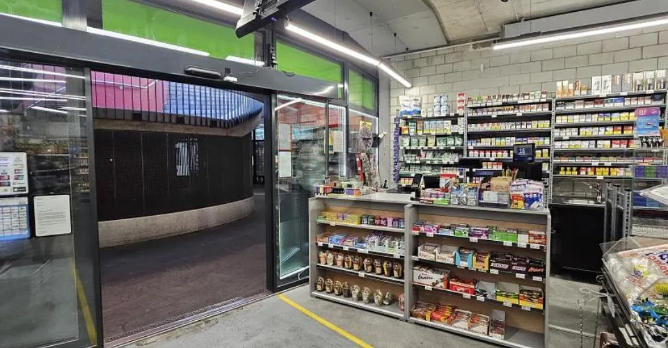 ATTRAKTIVE & UMSATZSTARKE LAGE AM BAHNHOF