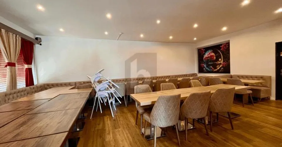 FRISCH RENOVIERT MIT GROSSER TERRASSE