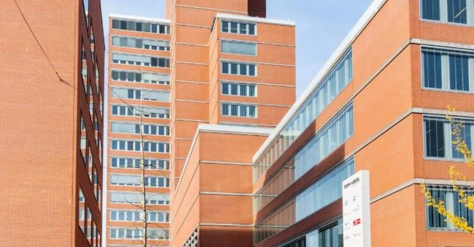 Salle à manger du 22e au 24e étage - Tout en haut de la Tour Rouge