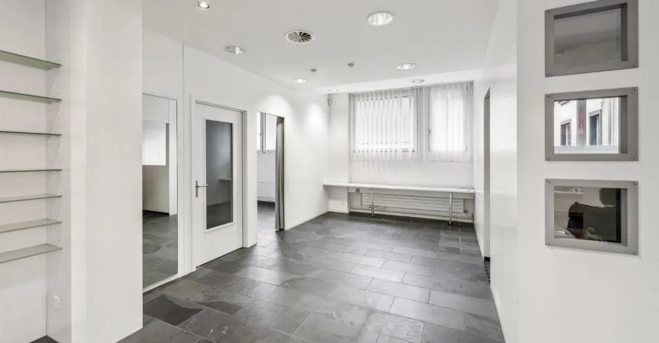 Vous recherchez immédiatement un espace commercial au rez-de-chaussée dans la Neustadt Lucerne ? Allons-y!