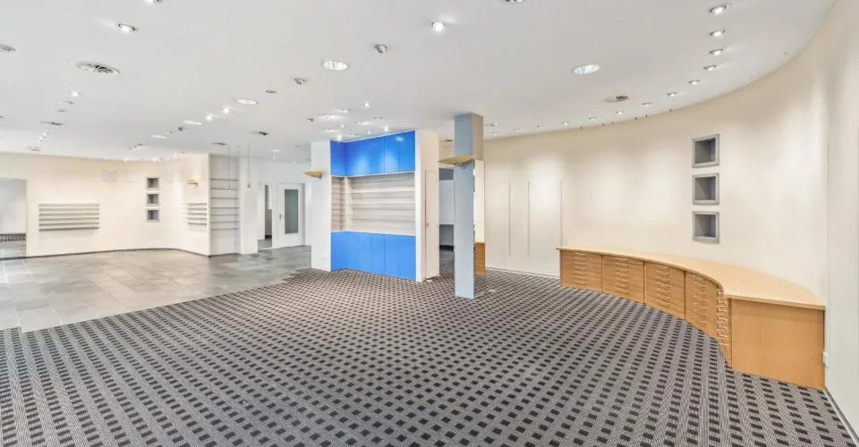 Vous recherchez immédiatement un espace commercial au rez-de-chaussée dans la Neustadt Lucerne ? Allons-y!