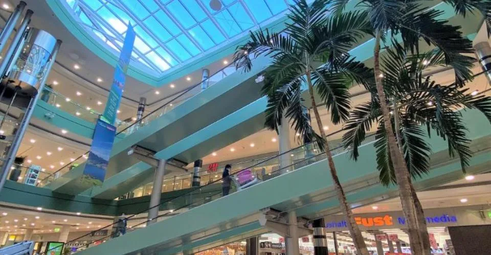 Espaces commerciaux modulables (45–450 m²) au Pilatusmarkt Kriens