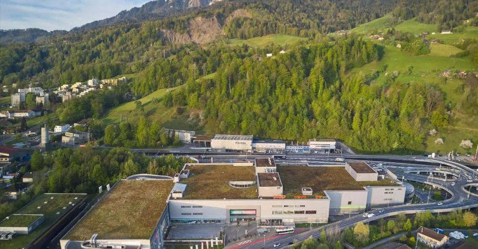 Espaces commerciaux modulables (45–450 m²) au Pilatusmarkt Kriens