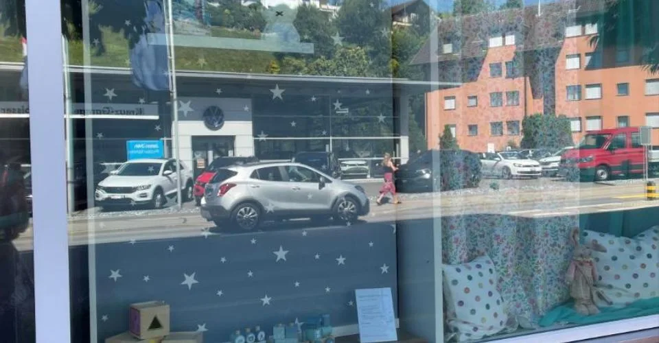 Vitrine à louer - Meilleure publicité pour votre entreprise !