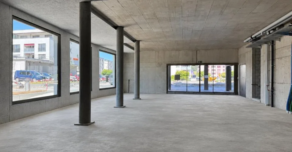 Surface commerciale d?env. 836 m2 aménageable au gré du preneur