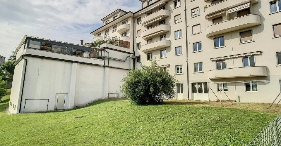 Magnifique local commercial d'environ 110 m² au rez-de-chaussée