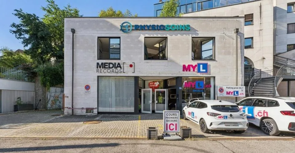 Magnifique arcade à louer - Emplacement stratégique à Fribourg