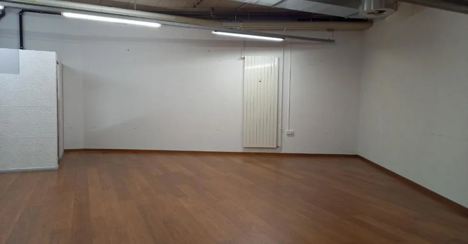 Surface commerciale de 55 m² – Passage stratégique au Centre Cormanon