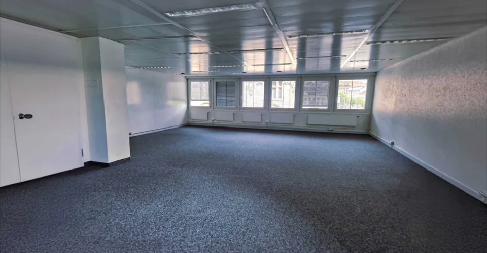 1er loyer offert - Spacieux bureaux lumineux en plain centre-ville