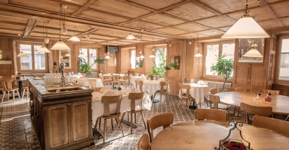 FRIBOURG : RESTAURANT TRADITIONNEL DE CAMPAGNE A TRANSMETTRE