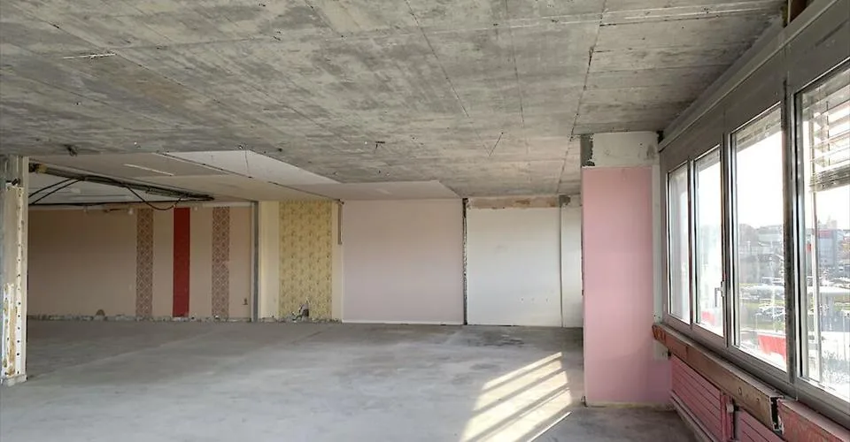 Restaurant spacieux et lumineux situé sur la Warpelstrasse à Düdingen