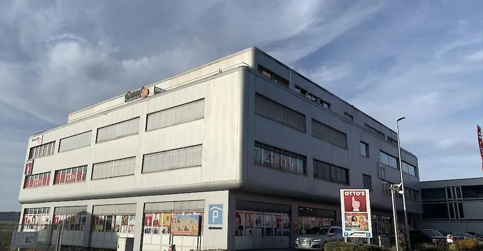 Restaurant spacieux et lumineux situé sur la Warpelstrasse à Düdingen