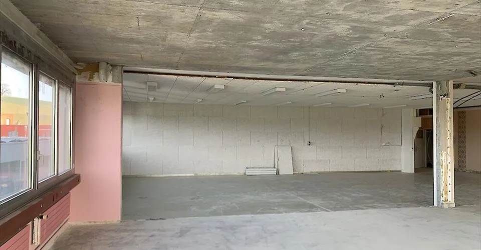 Restaurant spacieux et lumineux situé sur la Warpelstrasse à Düdingen