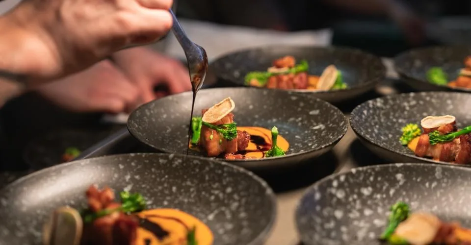 FRIBOURG : RESTAURANT AVEC MAGNIFIQUE TERRASSE À REMETTRE